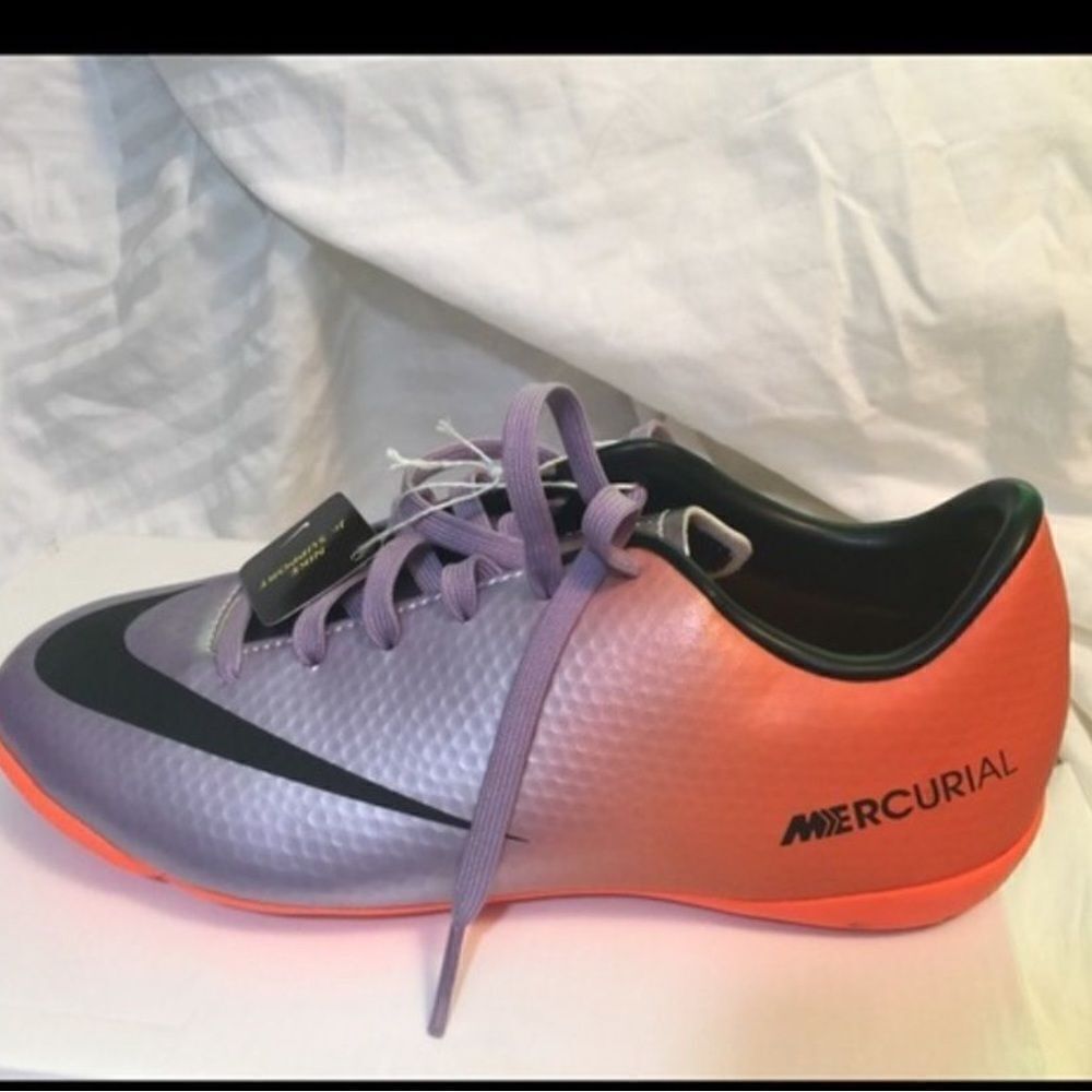 New Nike shoes - Picture 3 of 4